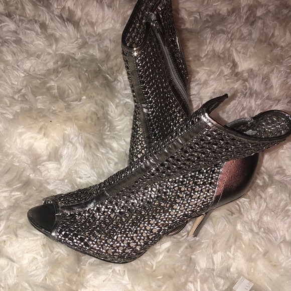 Heels - Picture 3 of 3